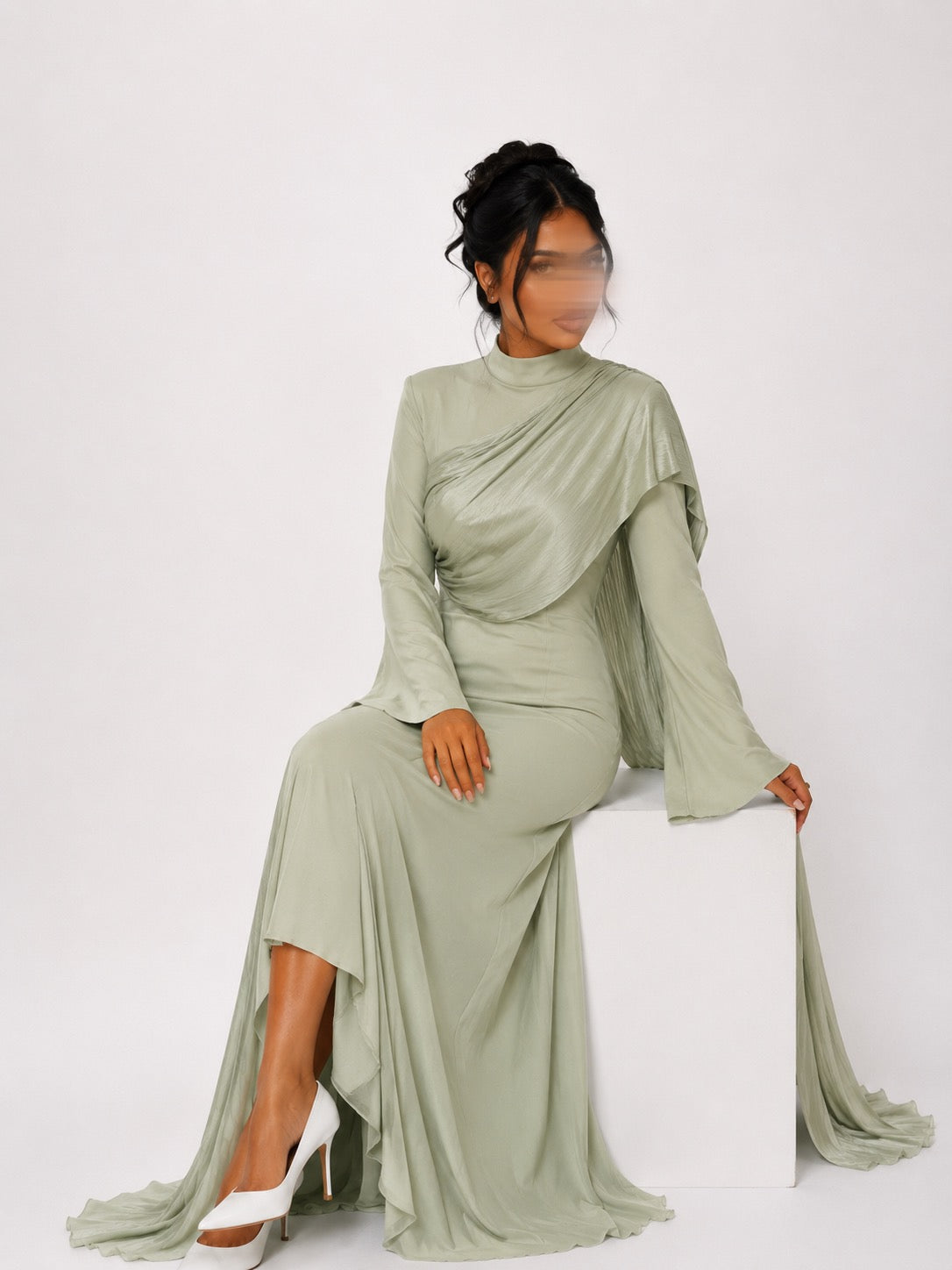 Abaya Satin avec Voile Intégré